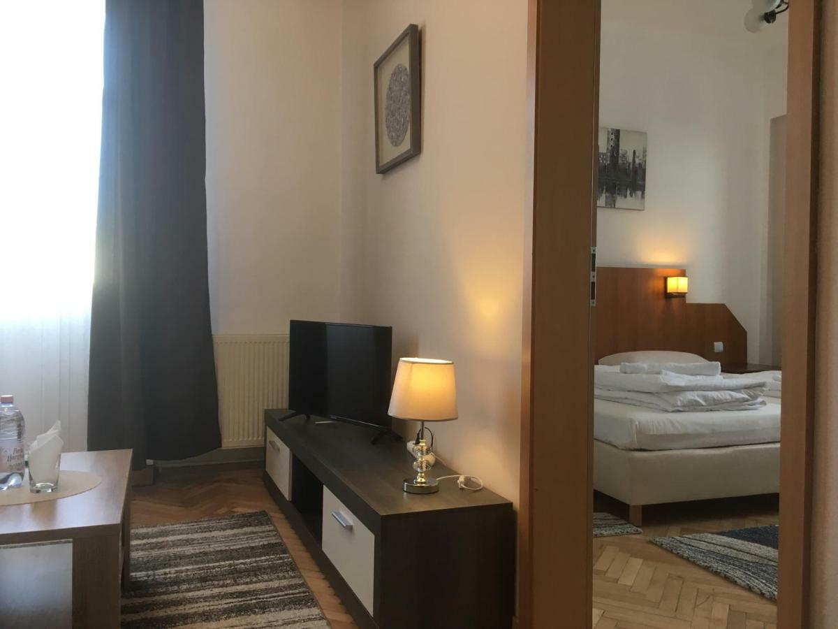 Hotel Holiday Victoria Victoria  Esterno foto